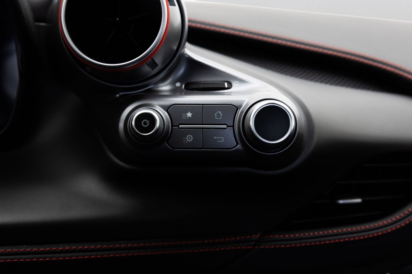 Used 2021 Ferrari F8 Tributo RWD image 37