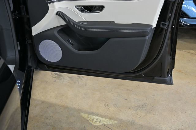 Used 2024 Bentley Flying Spur V8 image 47