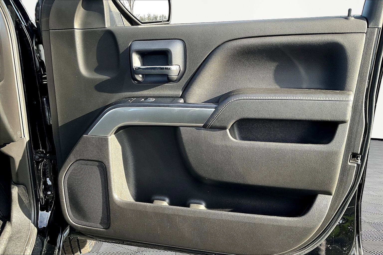 Used 2018 Chevrolet Silverado 1500 LT w/ All Star Edition image 29