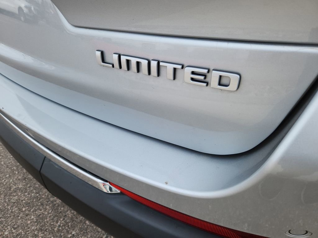 Used 2024 Jeep Grand Cherokee L Limited image 13