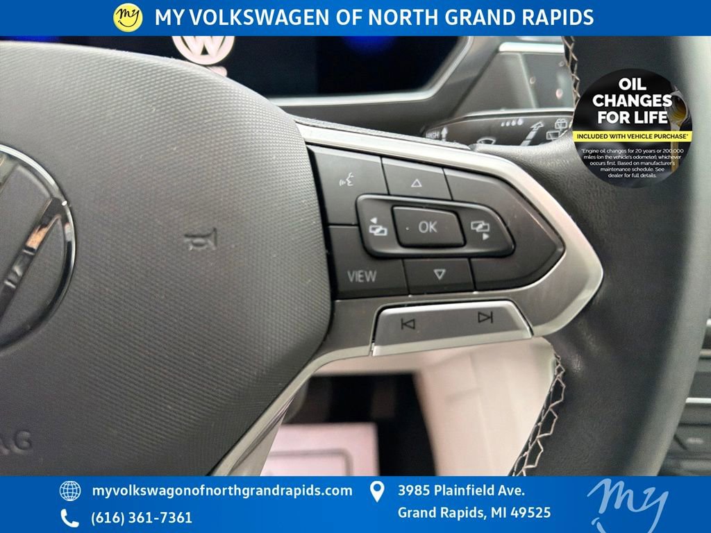 Used 2022 Volkswagen Tiguan SE w/ Panoramic Sunroof Package image 18