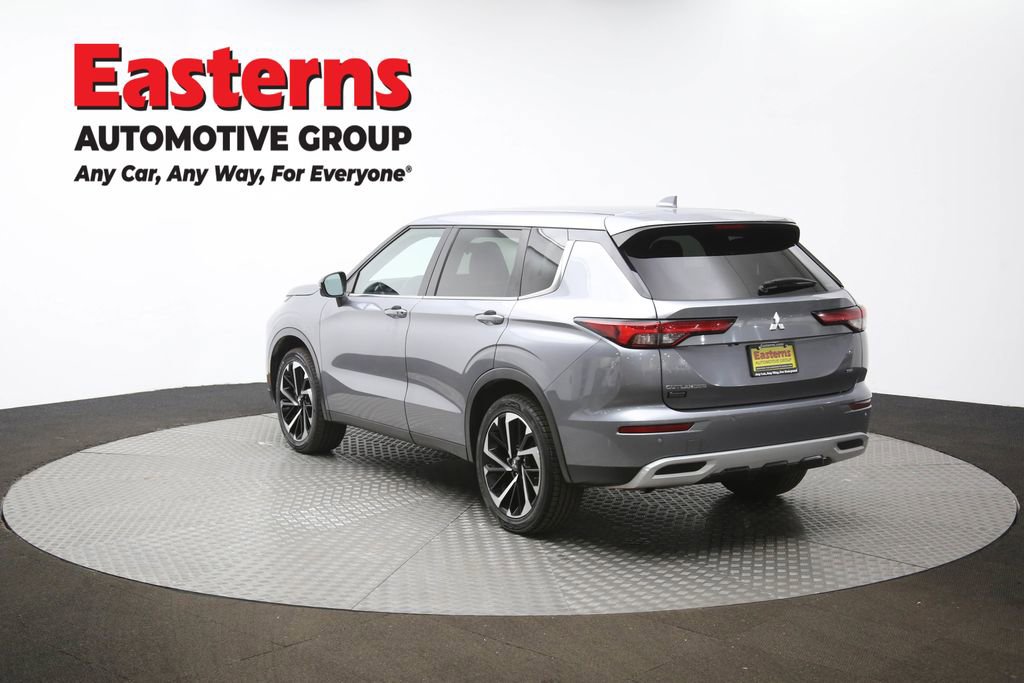 Used 2024 Mitsubishi Outlander SE image 65