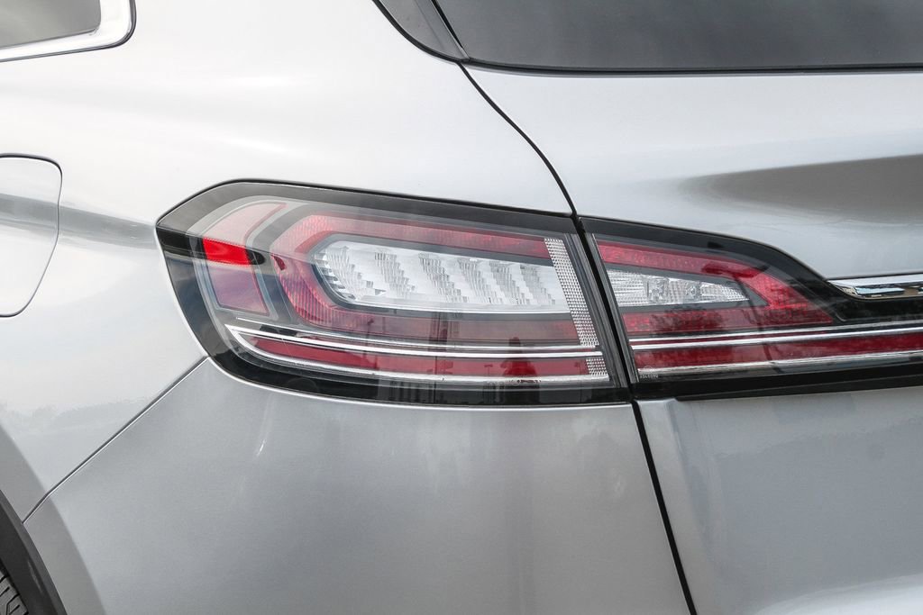 Used 2019 Lincoln Nautilus Select w/ Cargo Utility Package image 11