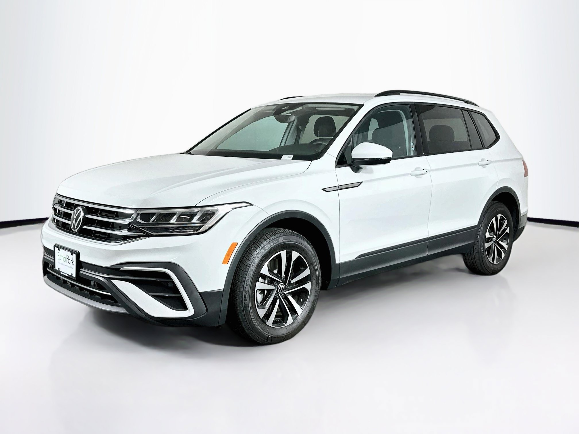 Used 2023 Volkswagen Tiguan S w/ Driver Assistance Package FWD image 3