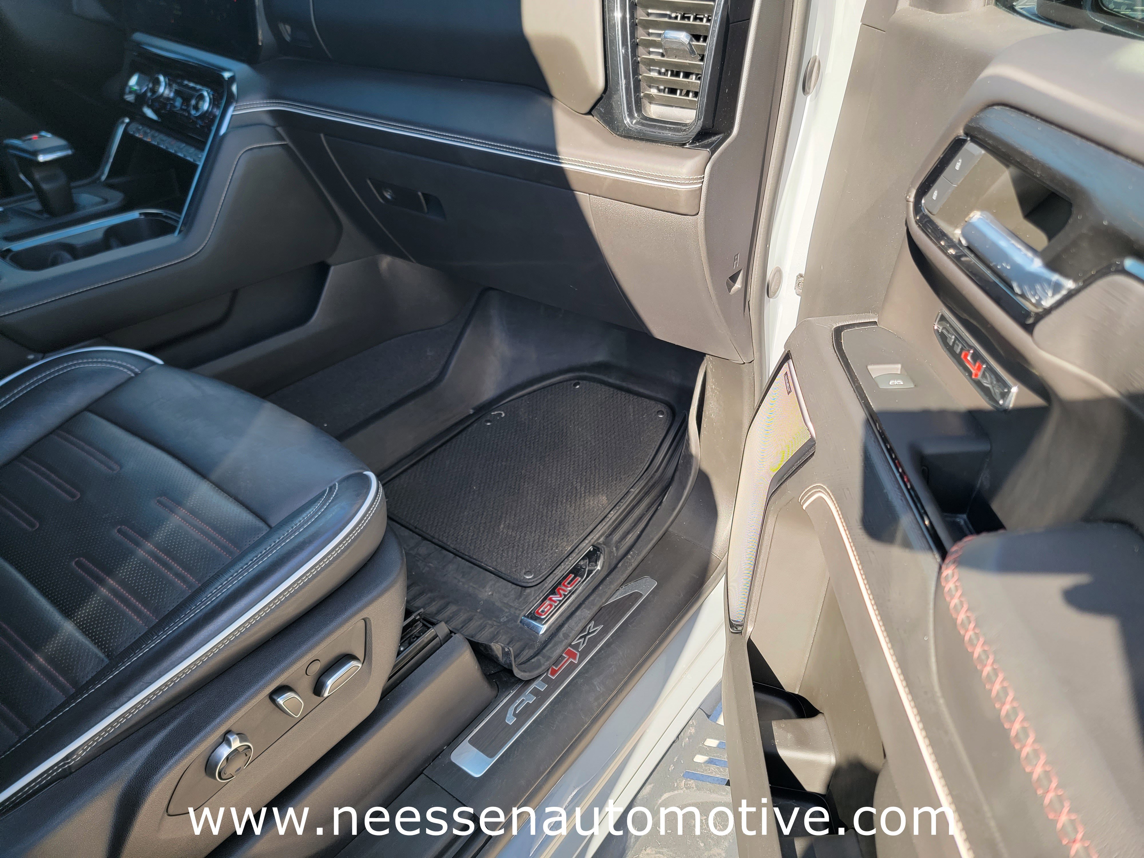 Used 2024 GMC Sierra 1500 AT4X image 9