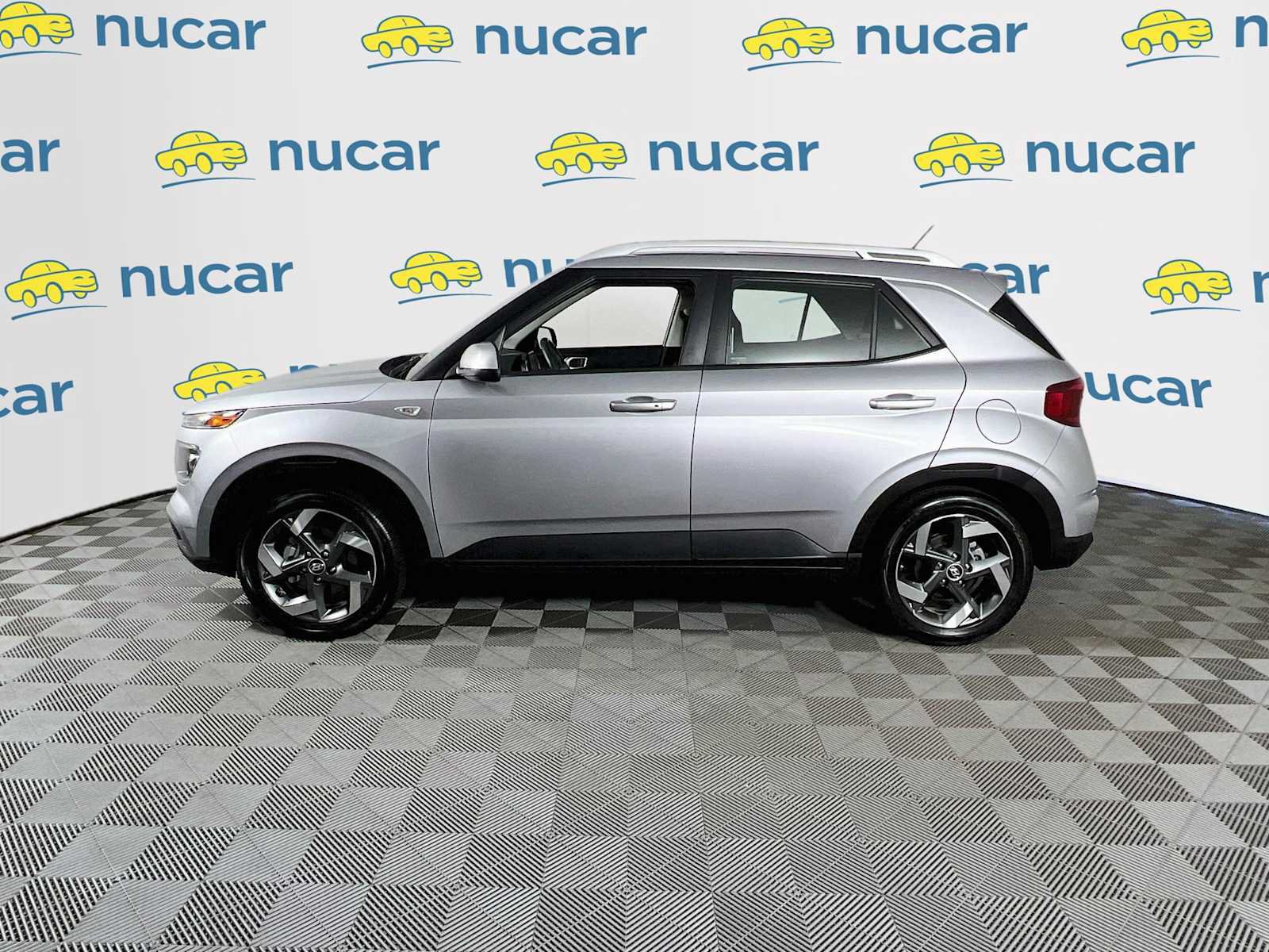 Certified 2025 Hyundai Venue FWD image 4