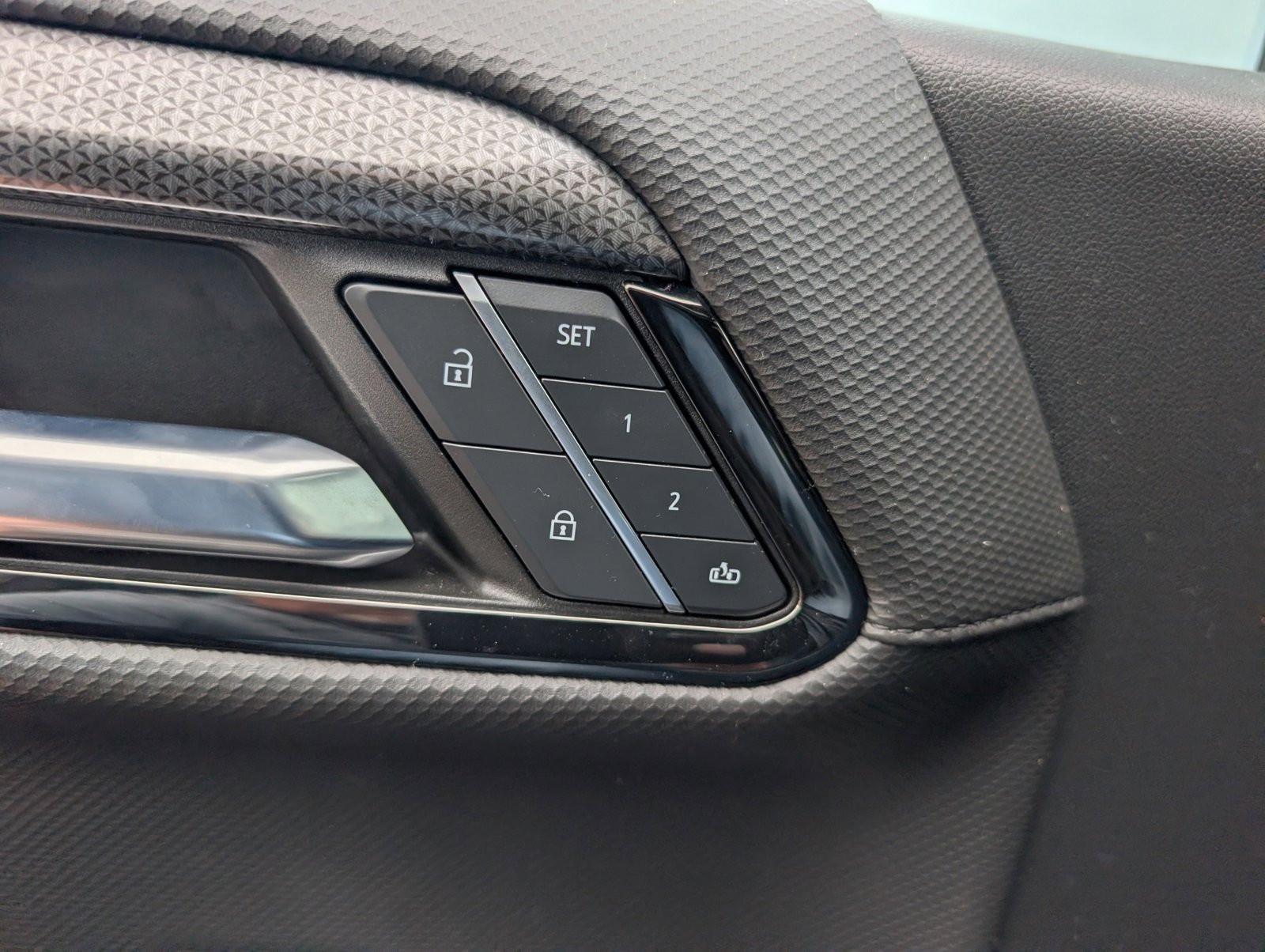 Used 2023 Chevrolet Silverado 1500 ZR2 w/ Technology Package image 17