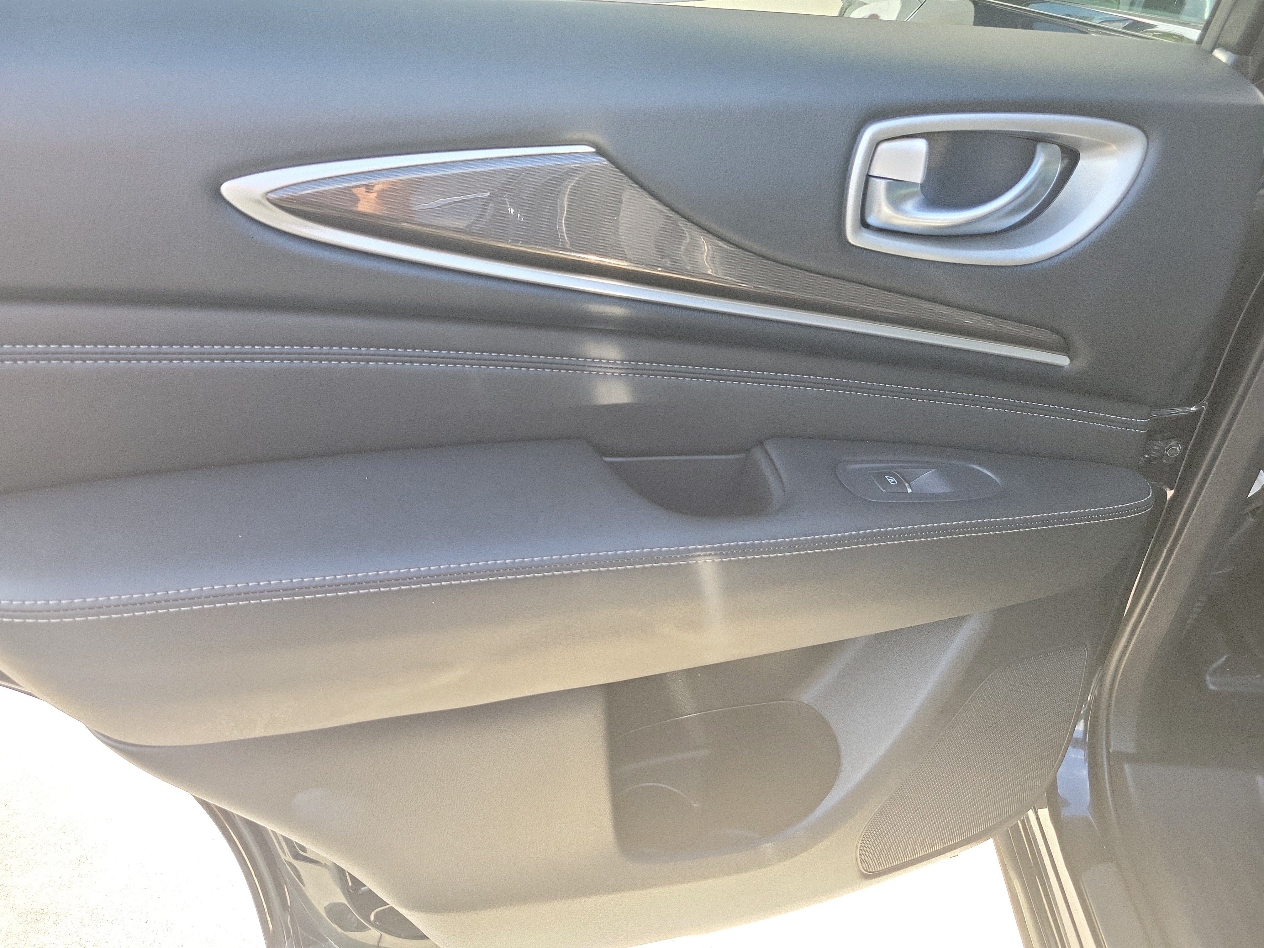 Used 2020 INFINITI QX60 Luxe w/ Essential Package FWD image 12