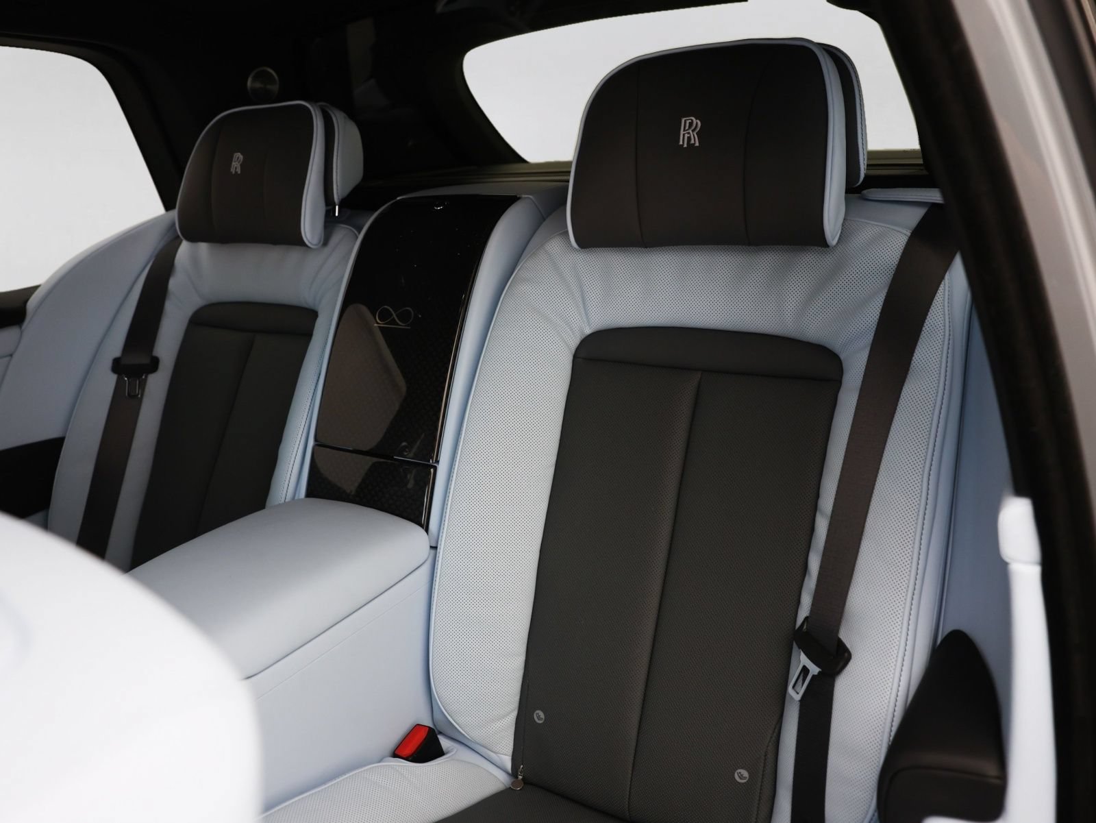 Certified 2025 Rolls-Royce Cullinan Black Badge AWD/4WD image 49