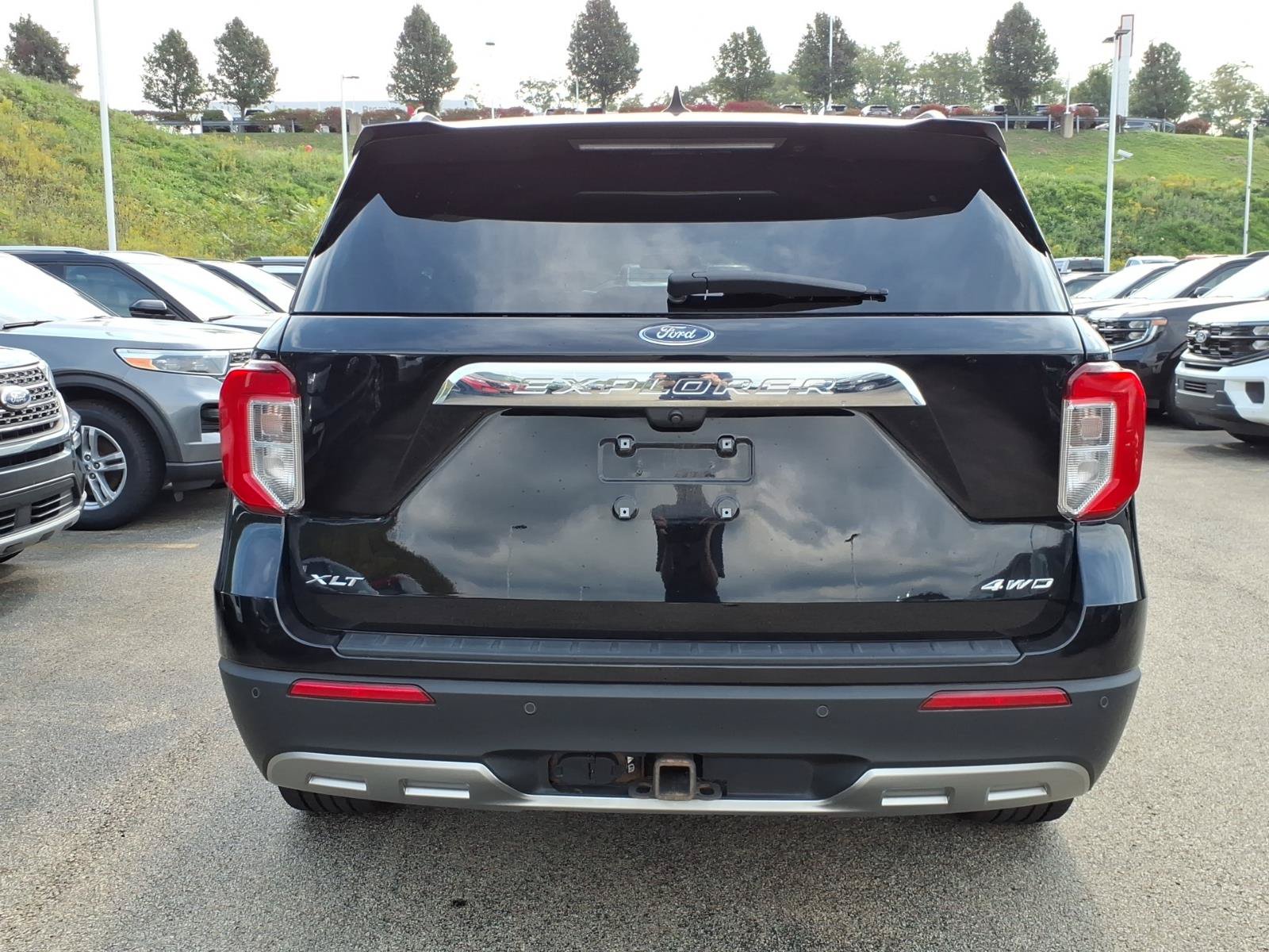 Used 2023 Ford Explorer XLT w/ Equipment Group 202A AWD/4WD image 5