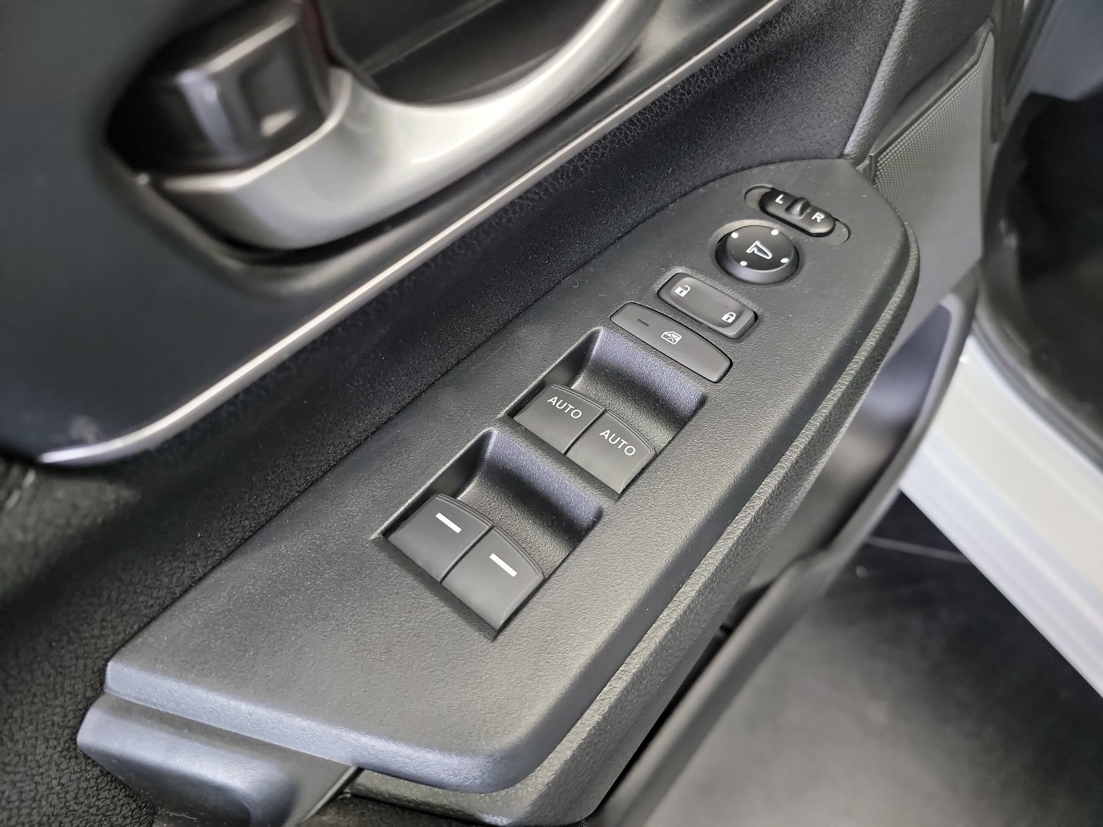 Used 2020 Honda CR-V EX image 14