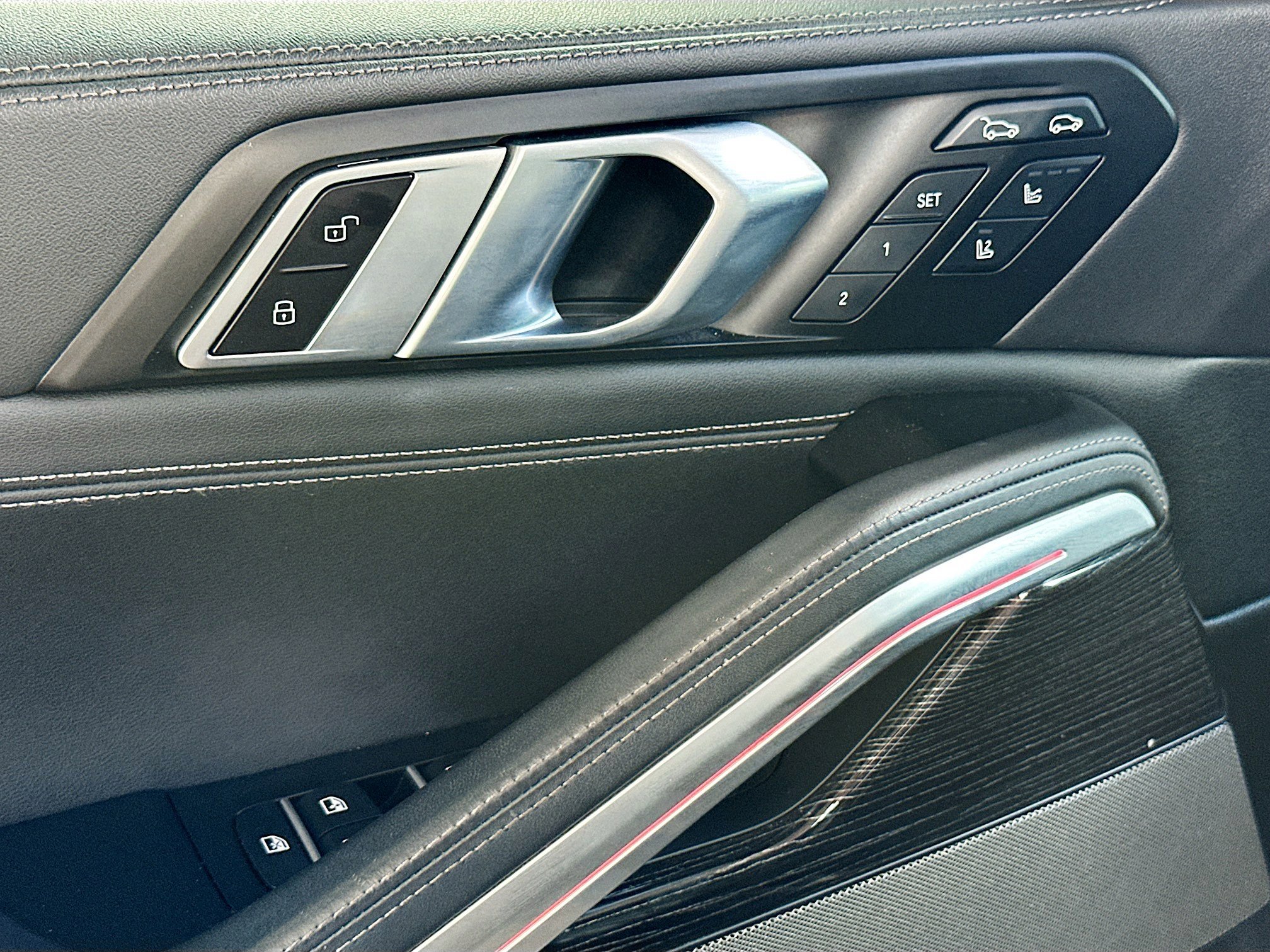 Used 2024 BMW X6 xDrive40i w/ Premium Package image 18