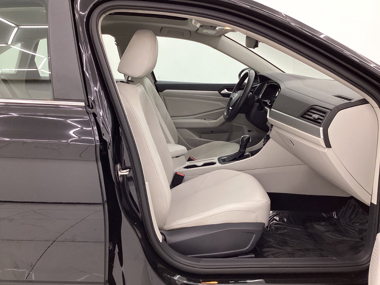 Used 2020 Volkswagen Jetta SE w/ SE Cold Weather Package FWD image 15