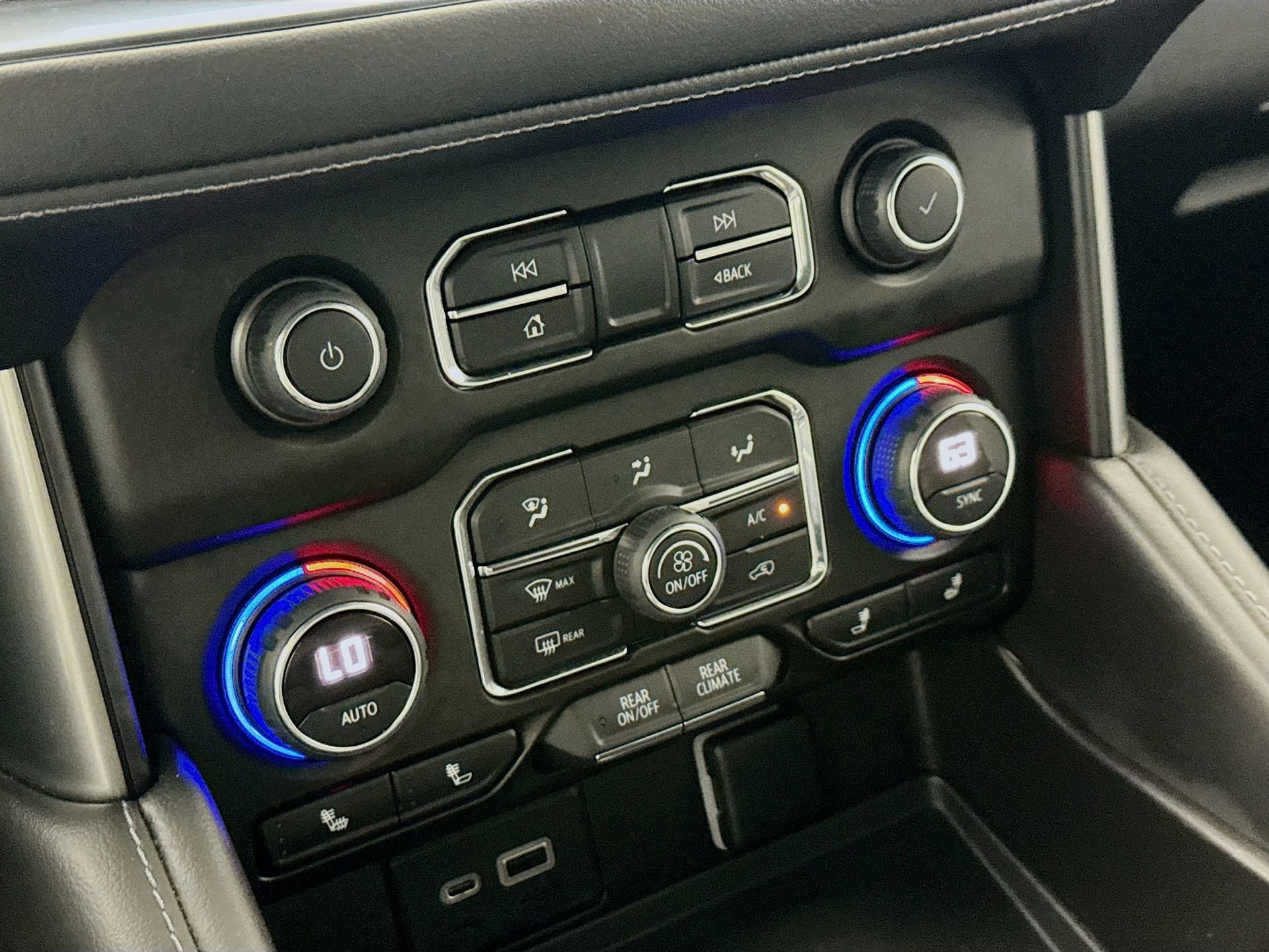 Used 2022 Chevrolet Tahoe Z71 w/ Z71 Off-Road Package image 17