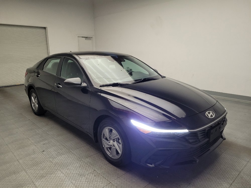 Used 2024 Hyundai Elantra SE FWD image 13