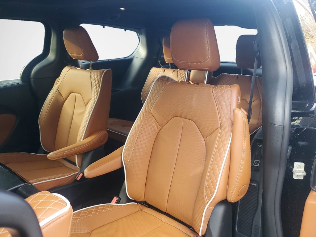 New 2026 Chrysler Pacifica Pinnacle image 14