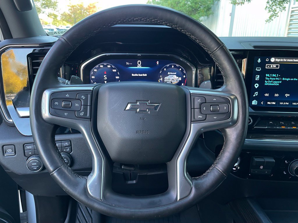Used 2025 Chevrolet Silverado 1500 RST AWD/4WD image 15