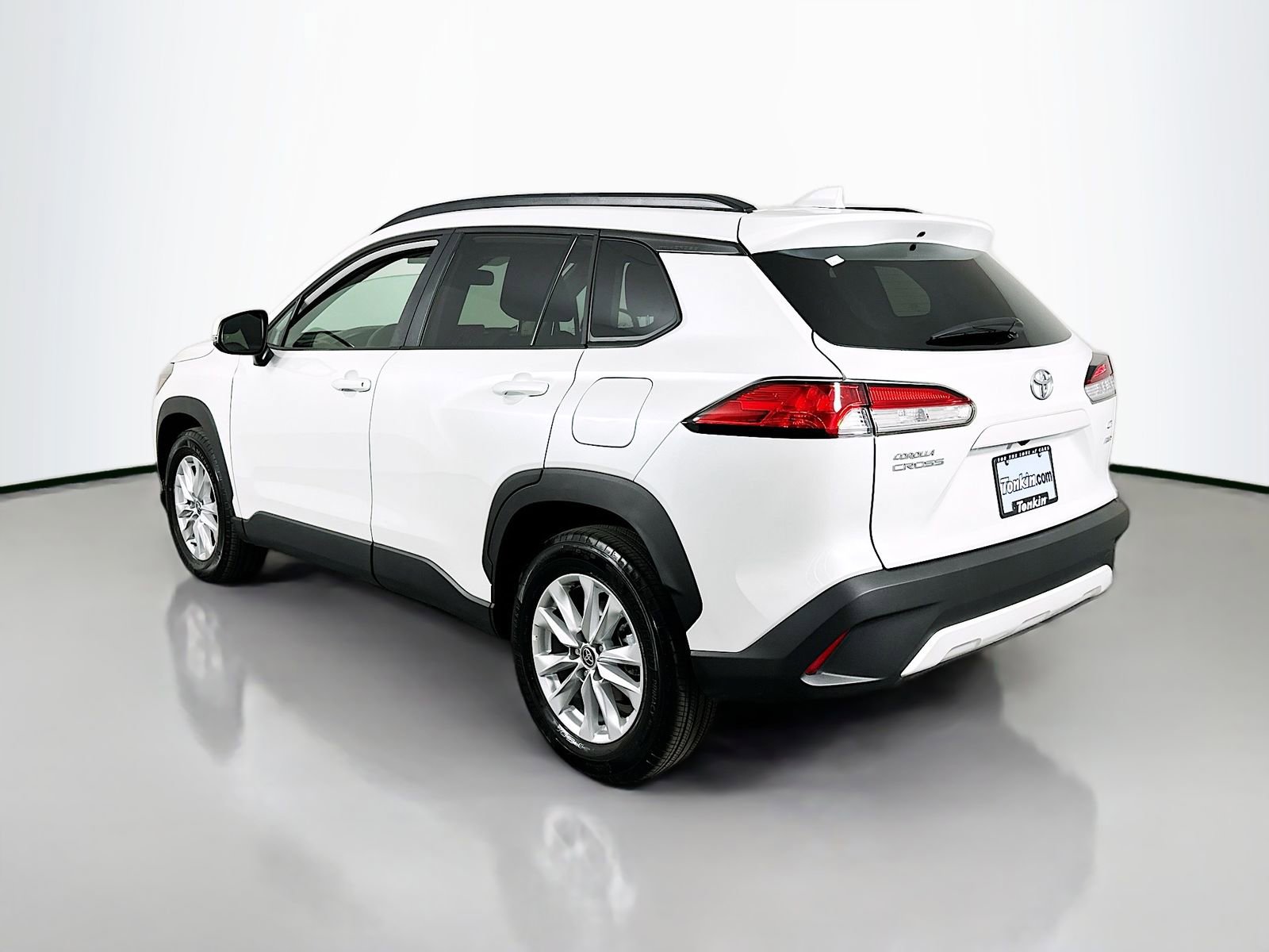 Certified 2024 Toyota Corolla Cross LE image 5