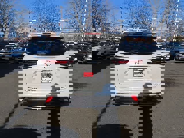 Used 2024 Toyota Highlander Limited image 5