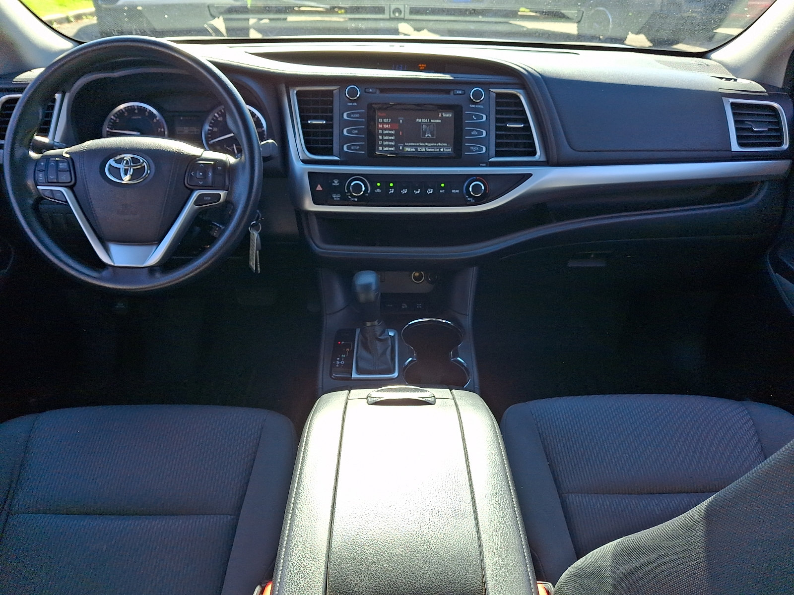 Used 2016 Toyota Highlander LE AWD/4WD image 14