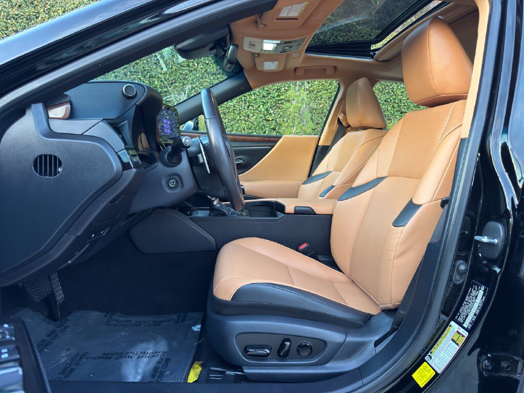 Certified 2024 Lexus ES 300h w/ Premium Package FWD image 16