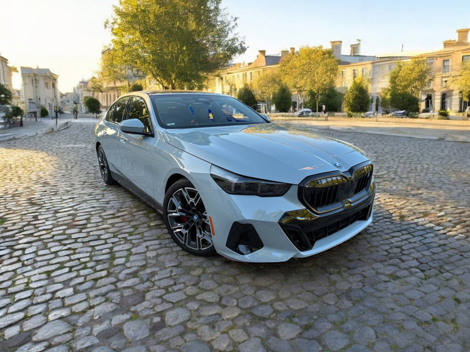 Used 2024 BMW i5 eDrive40i w/ Executive Package image 3