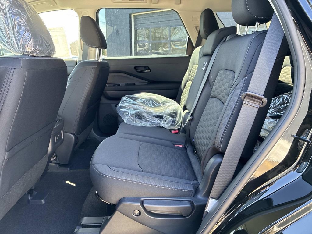New 2026 Nissan Pathfinder SV image 8