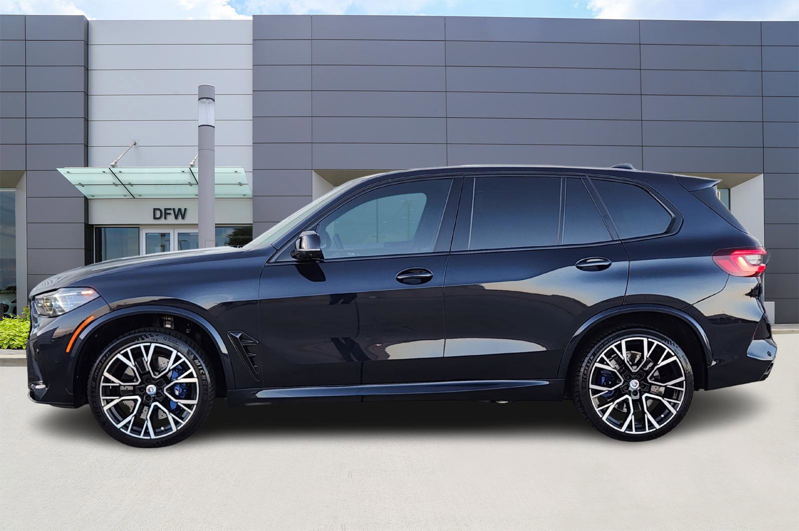 Used 2023 BMW X5 M w/ Competition Package image 3