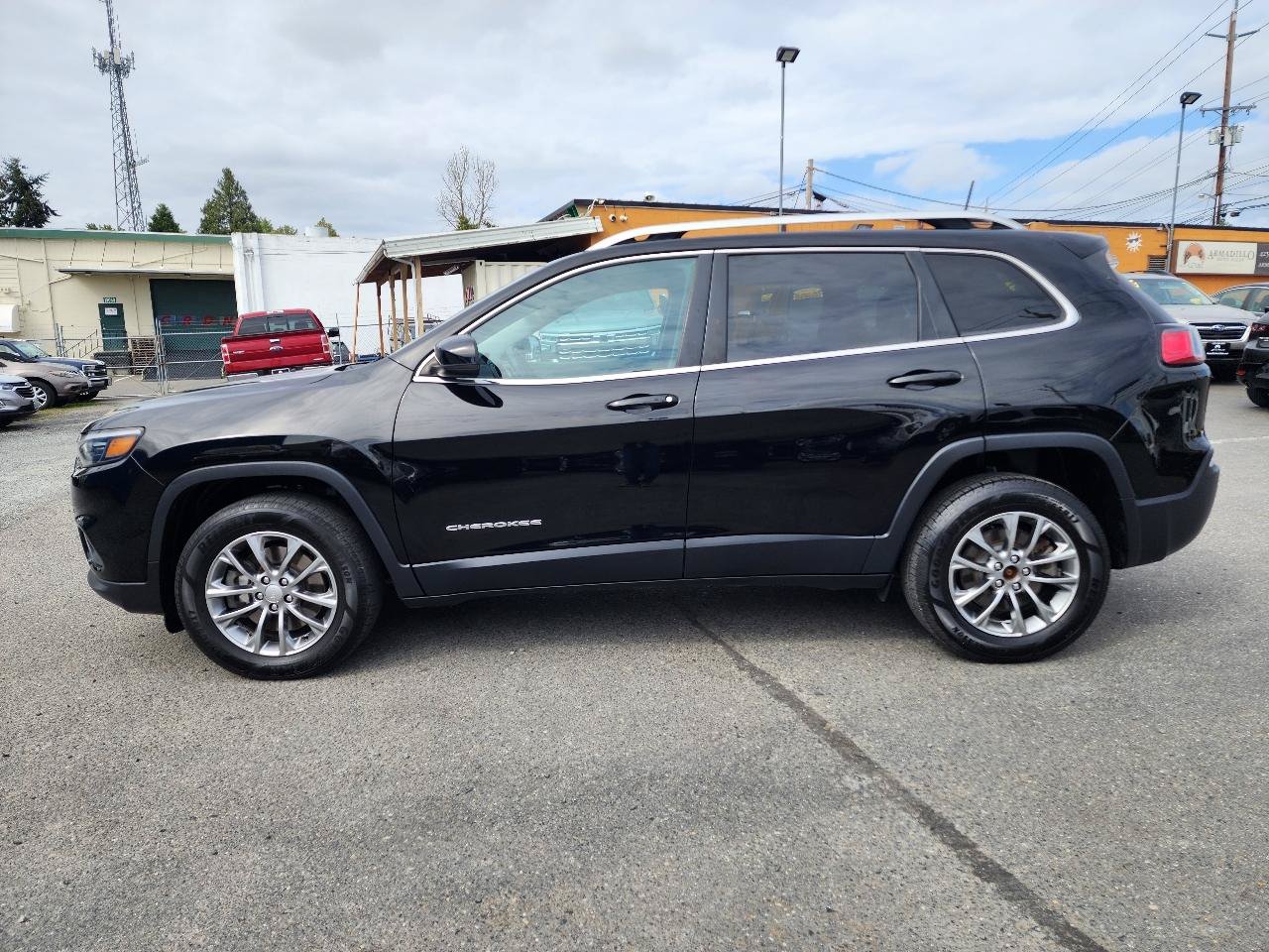 Used 2020 Jeep Cherokee Latitude Plus w/ Cold Weather Group AWD/4WD image 11