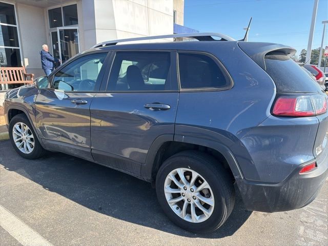 Used 2021 Jeep Cherokee Latitude w/ Mopar Interior Package image 7