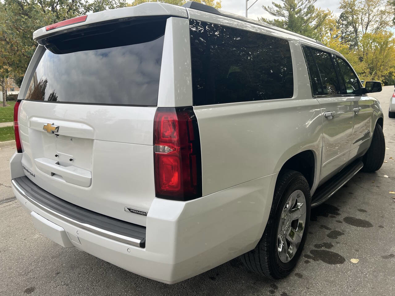 Used 2017 Chevrolet Suburban Premier AWD/4WD image 6