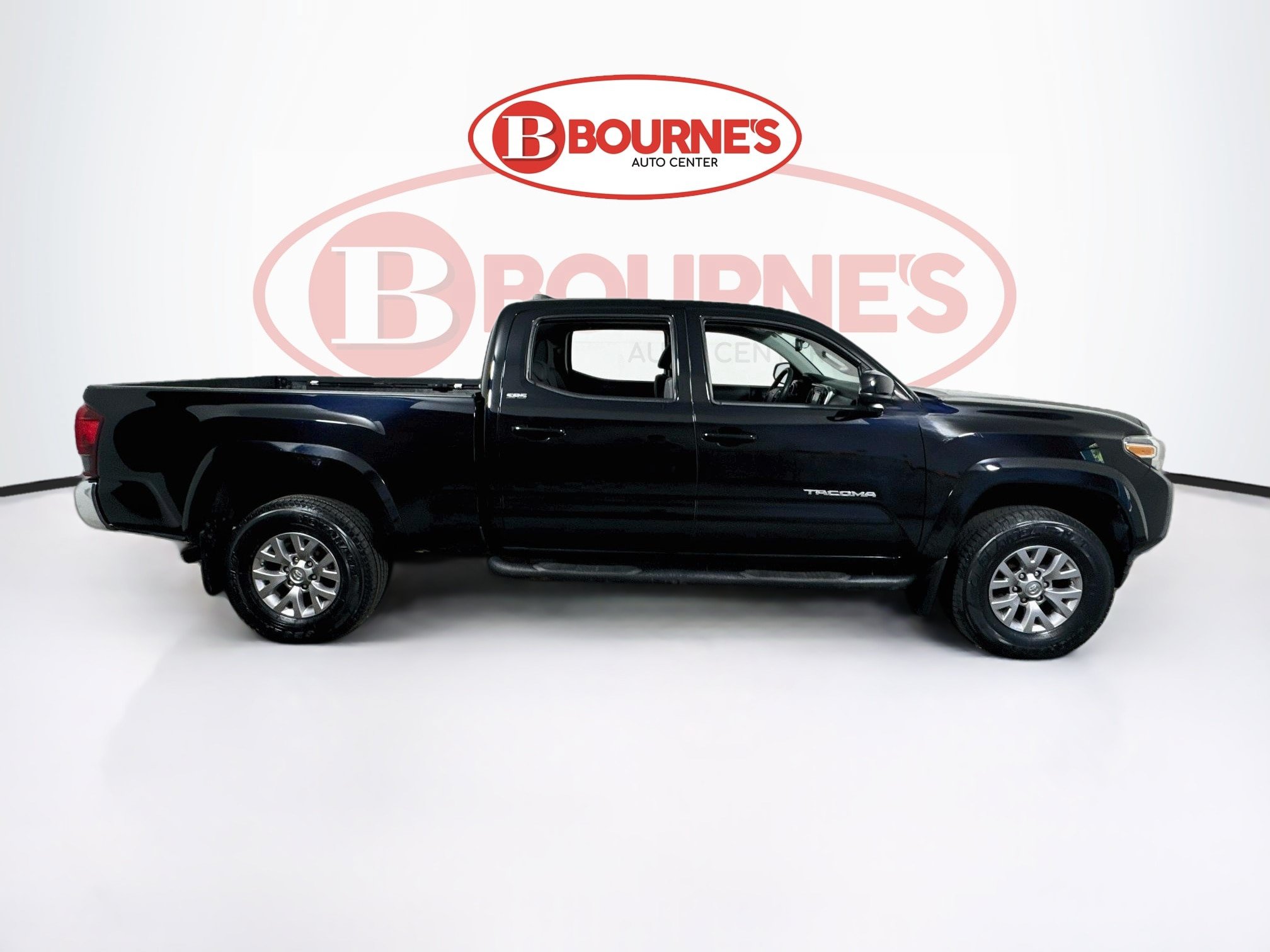 Used 2018 Toyota Tacoma SR5 AWD/4WD image 10