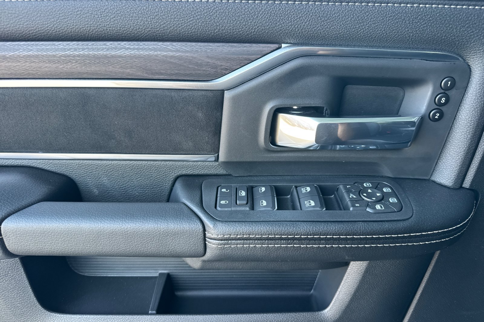 New 2027 RAM 3500 Laramie AWD/4WD image 10
