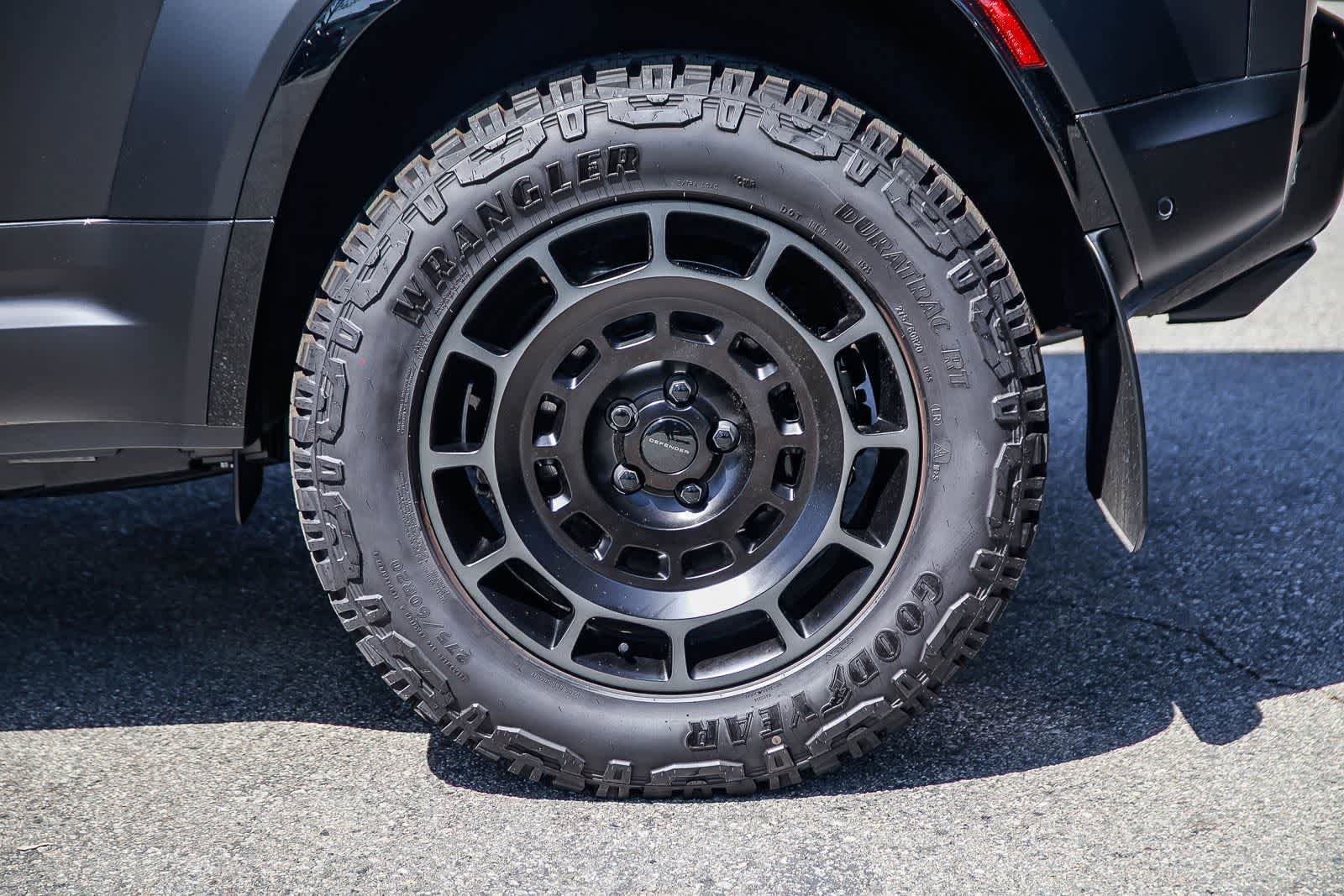 New 2026 Land Rover Defender 110 OCTA AWD/4WD image 8