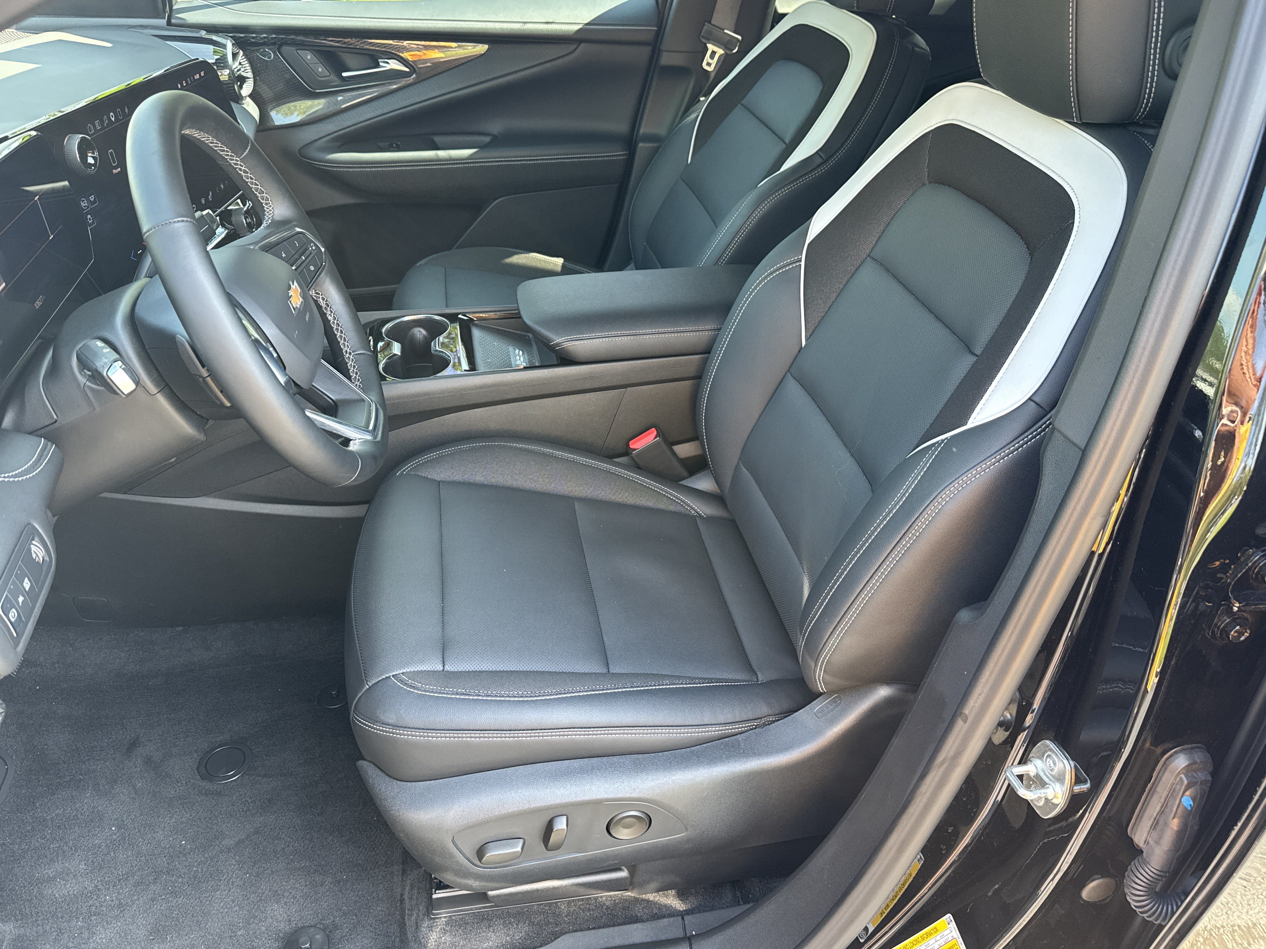 Used 2024 Chevrolet Blazer EV LT AWD/4WD image 10