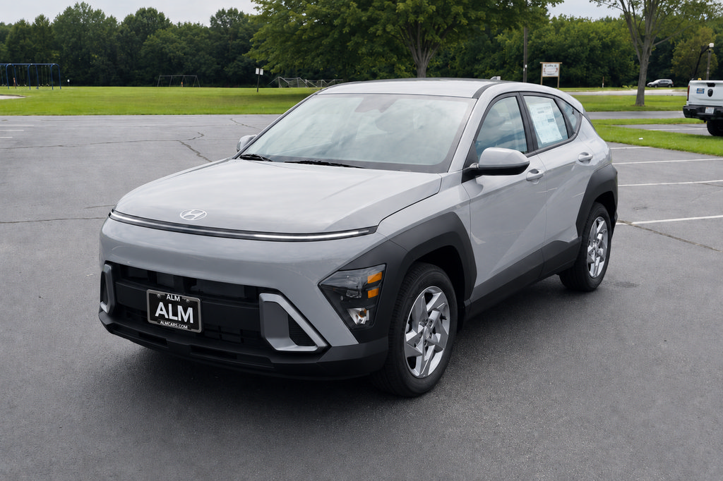 New 2027 Hyundai Kona SE FWD image 2