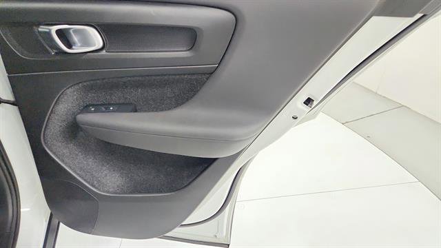 Used 2024 Volvo XC40 B5 Core image 31