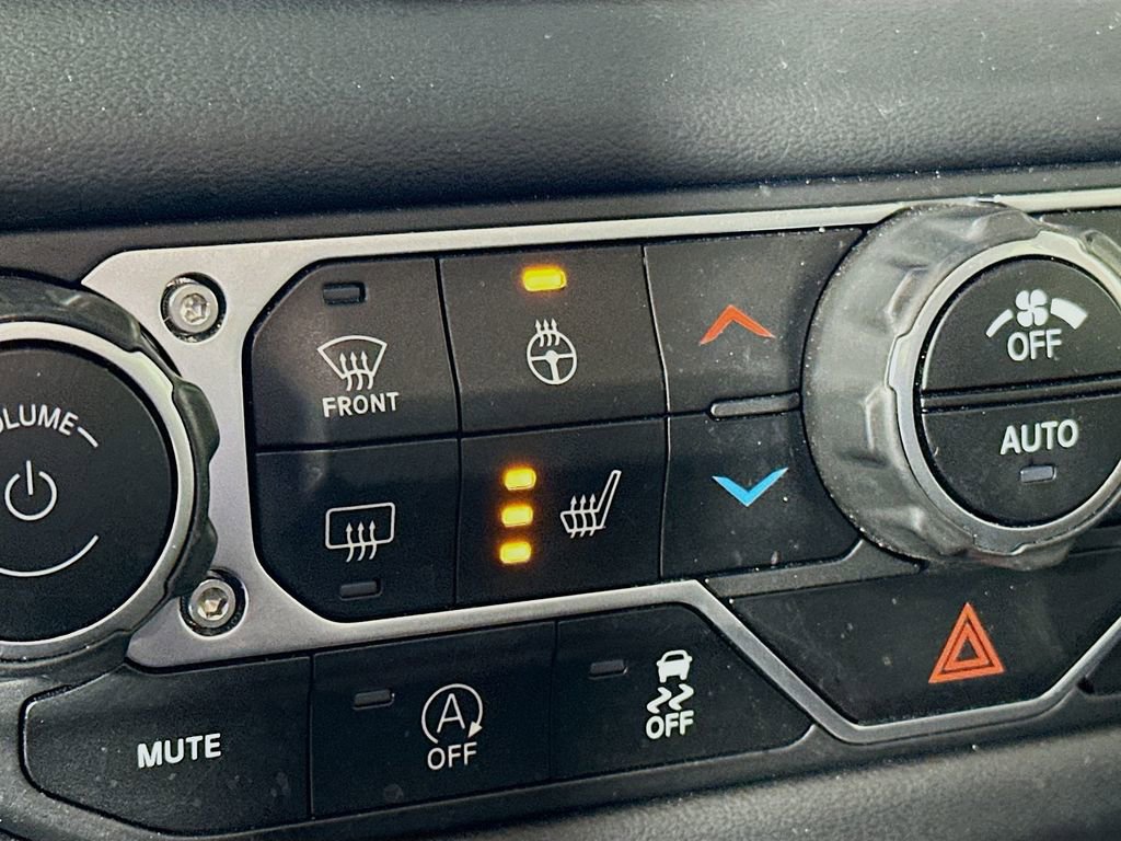 Certified 2024 Jeep Wrangler Sahara w/ Technology Group image 32