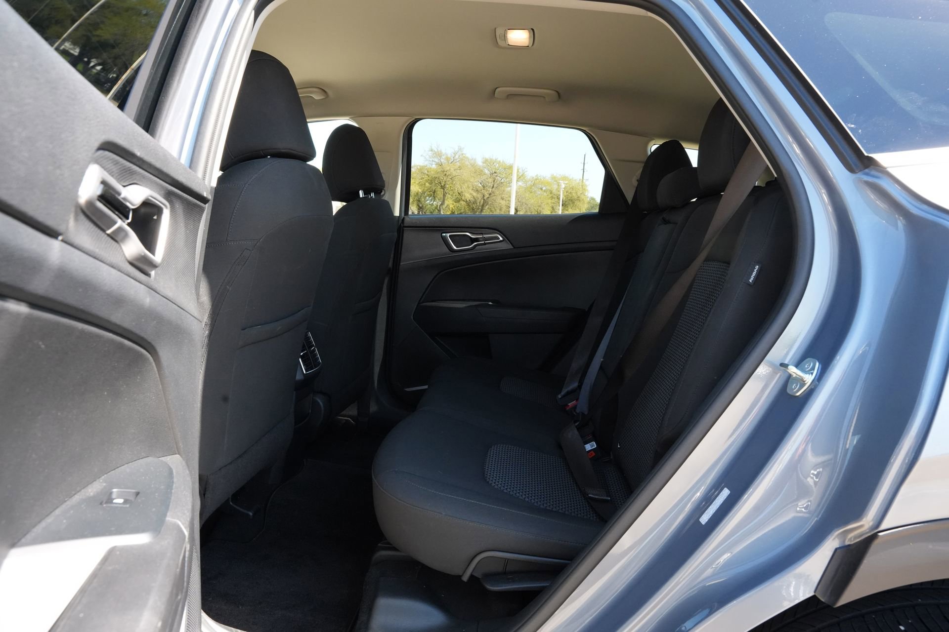 Used 2025 Kia Sportage LX image 19