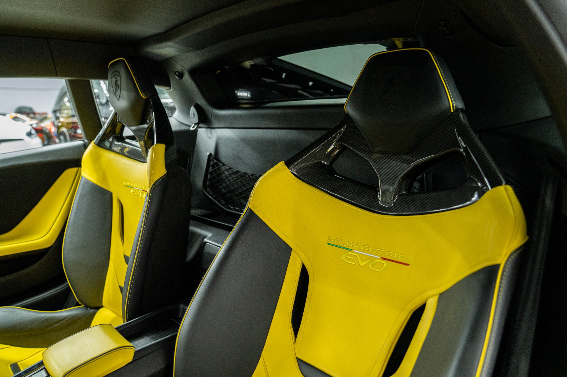 Used 2021 Lamborghini Huracan EVO RWD image 17