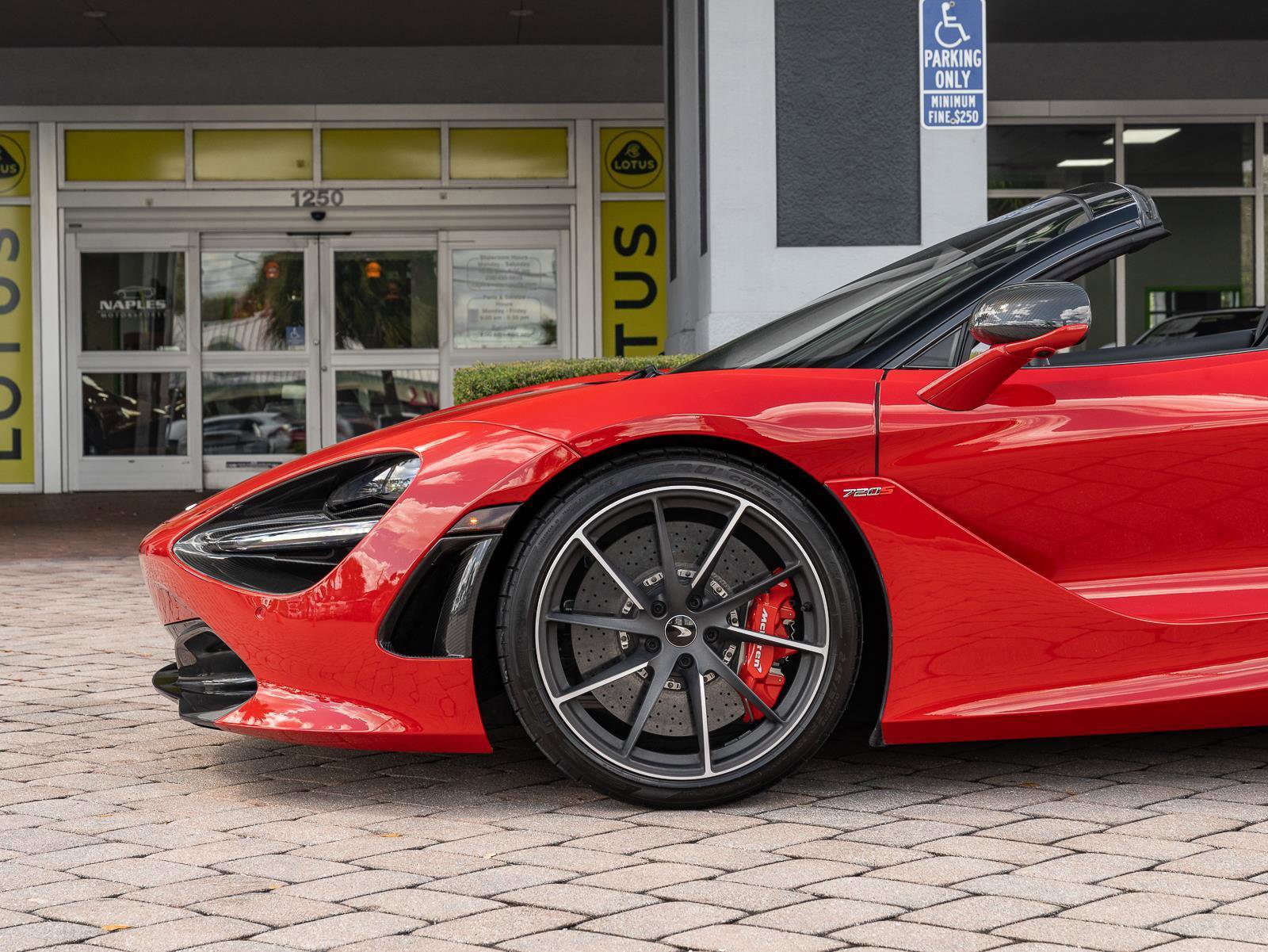 Used 2020 McLaren 720S Performance RWD image 24