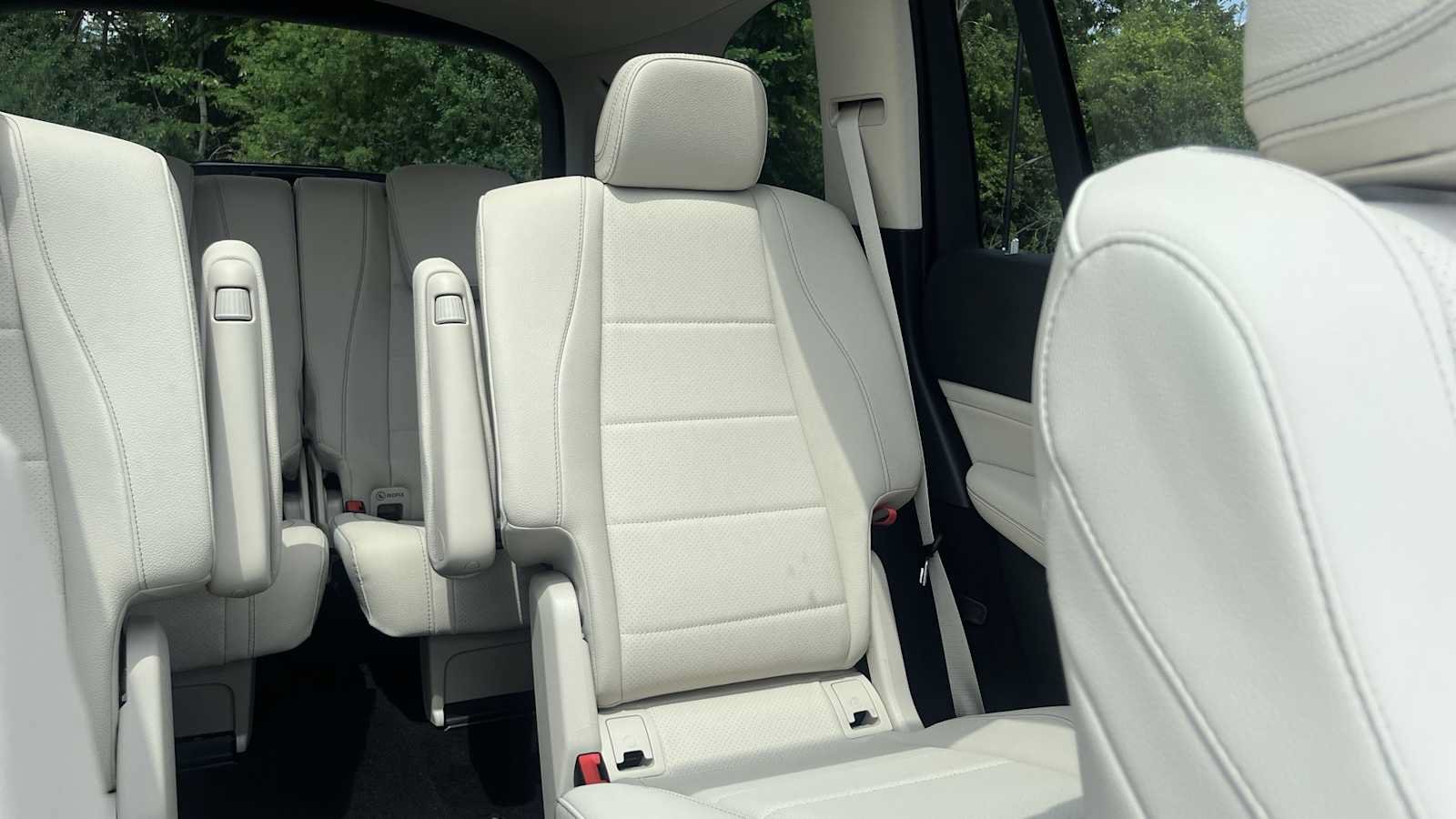 New 2026 Mercedes-Benz GLS 450 4MATIC image 34