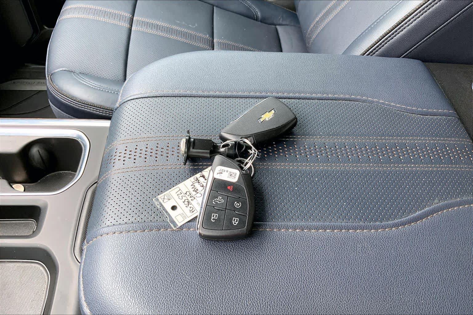Used 2023 Chevrolet Silverado 1500 High Country w/ High Country Premium Package AWD/4WD image 15