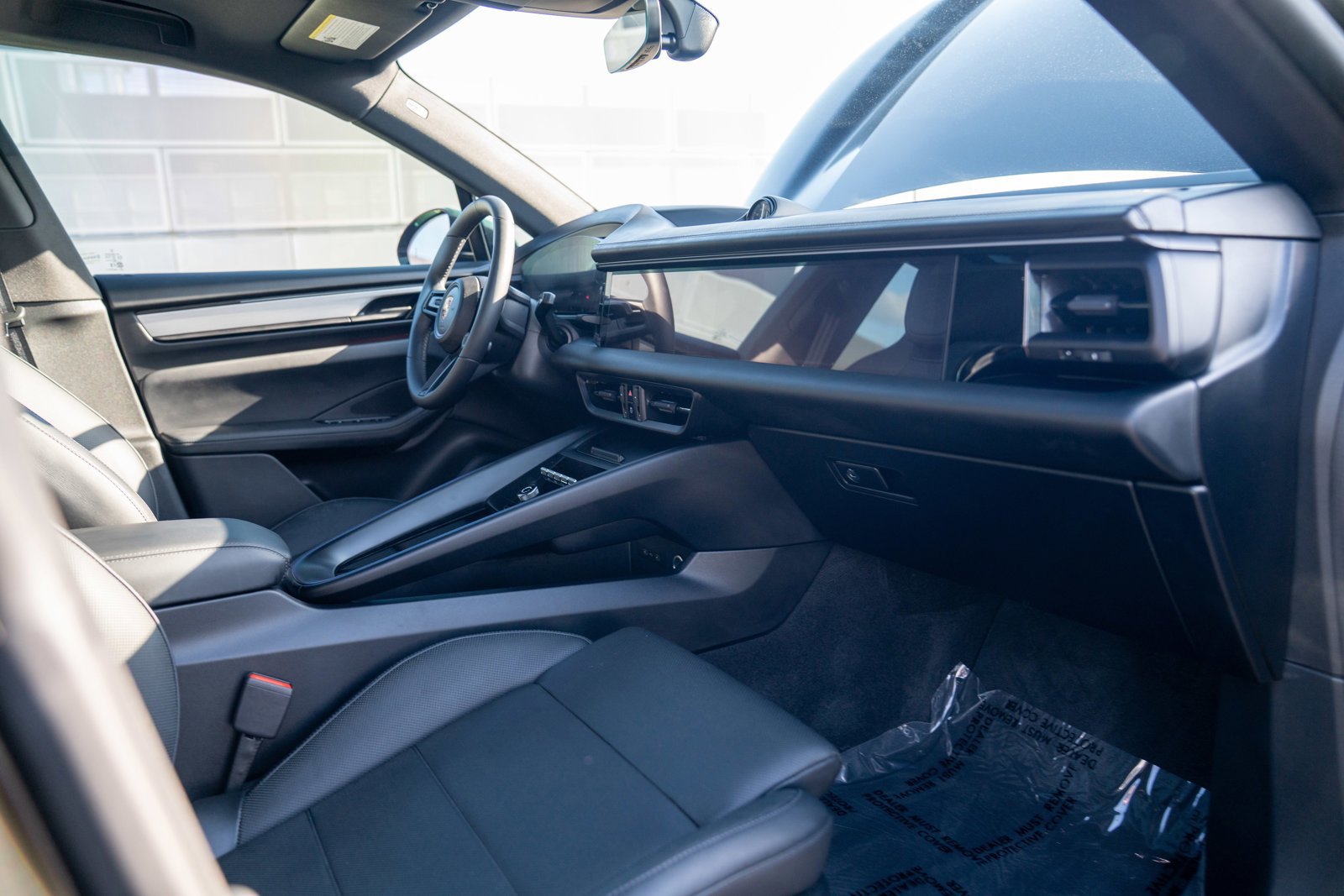 Certified 2025 Porsche Macan 4 Electric AWD/4WD image 26