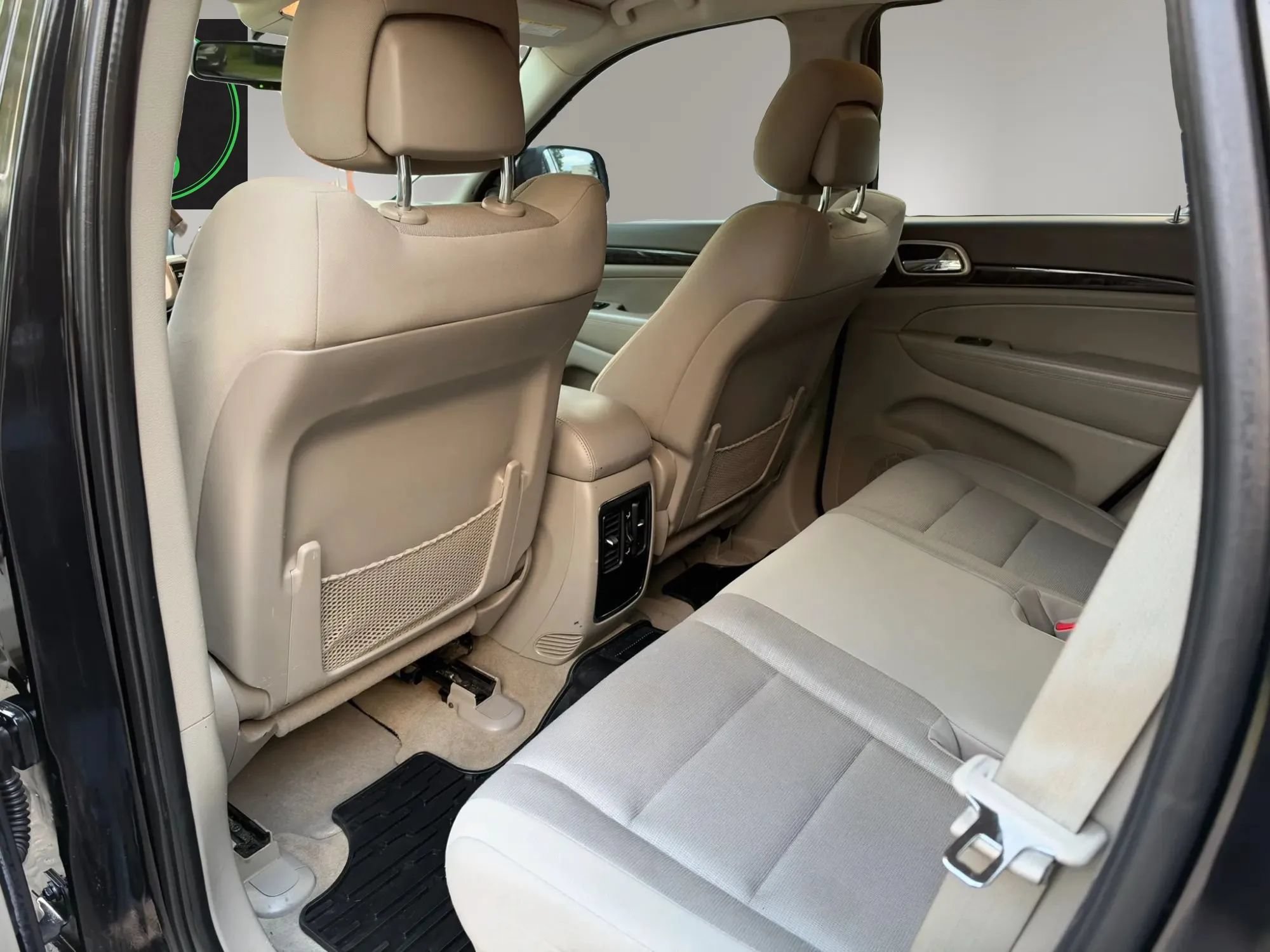 Used 2012 Jeep Grand Cherokee Laredo w/ Laredo E Group AWD/4WD image 19