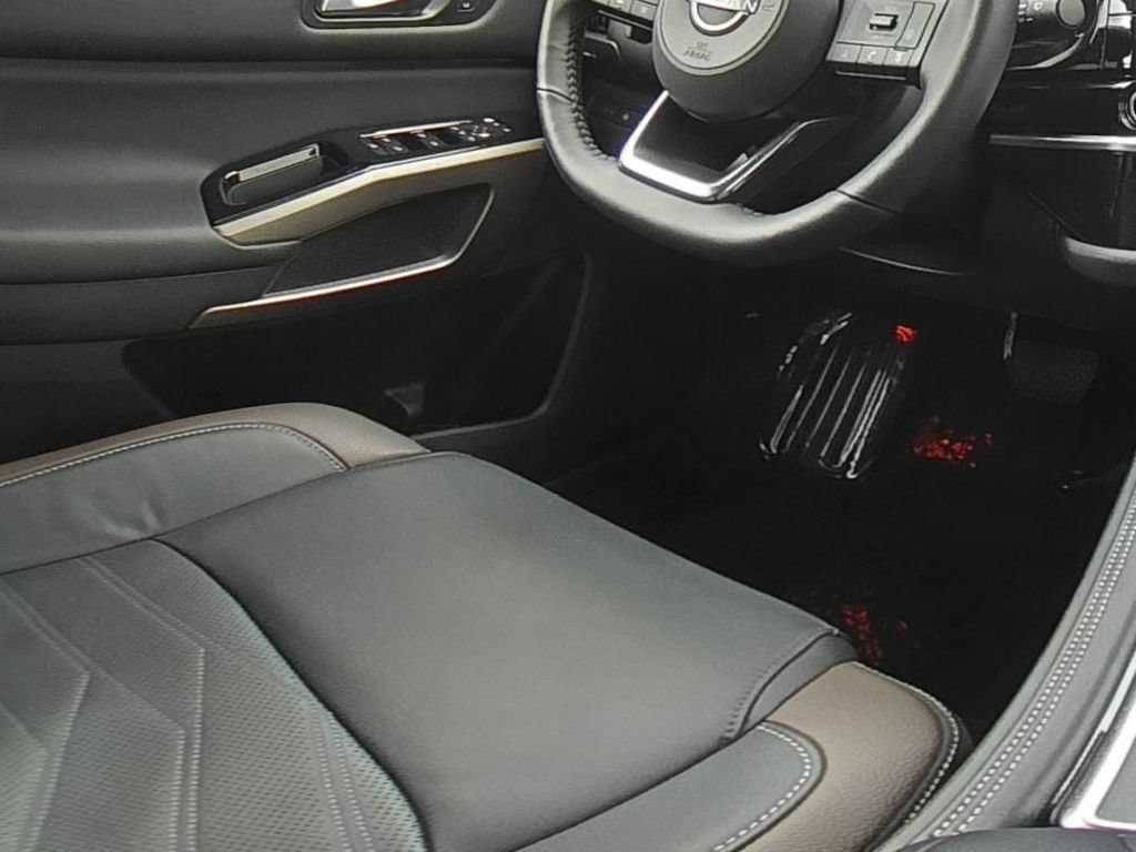 Used 2023 Nissan Pathfinder Platinum AWD/4WD image 28