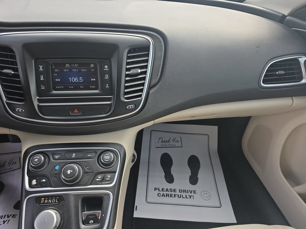 Used 2016 Chrysler 200 Limited FWD image 10