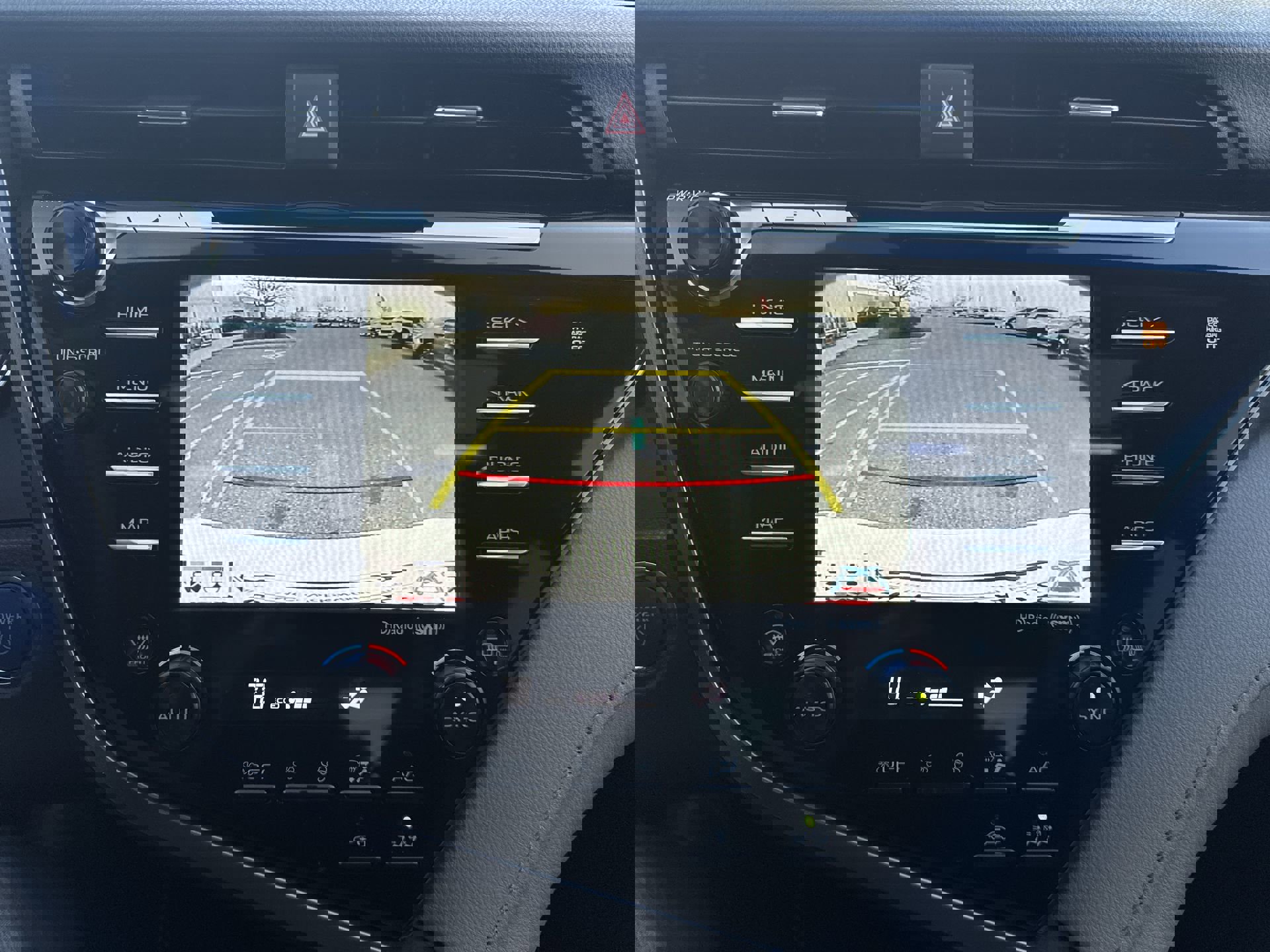 Used 2020 Toyota Camry LE image 15