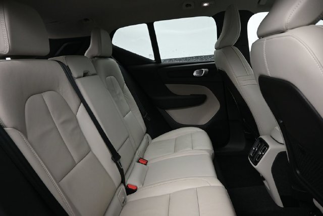 Used 2023 Volvo XC40 B5 Ultimate w/ Climate Package AWD/4WD image 32