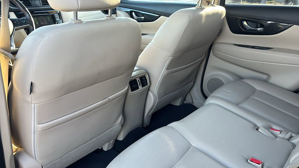 Used 2018 Nissan Rogue SL w/ Premium Package image 31